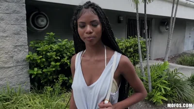 Sexo callejero con una hermosa e inquieta mujer negra — captura 