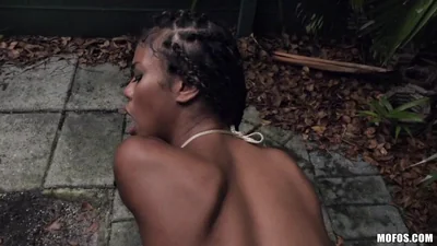 Sexo callejero con una hermosa e inquieta mujer negra — captura 