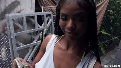Sexo callejero con una hermosa e inquieta mujer negra — captura 
