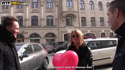 Splendida troia scopa con dei seduttori russi in una sauna per un'esperienza insolita. — screenshot 