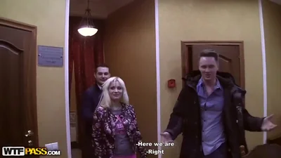Splendida troia scopa con dei seduttori russi in una sauna per un'esperienza insolita. — screenshot 