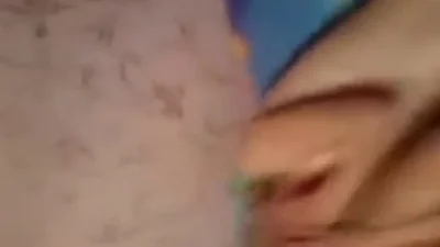 Ouvriers de l'usine baisent leur copine dans un porno de groupe filmé. — capture 