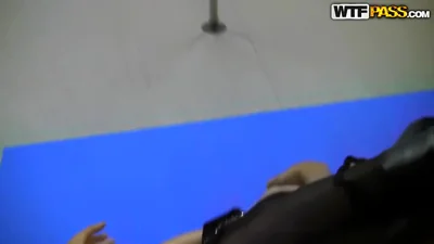 Due amici si sono scopati una bella ballerina — screenshot 