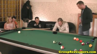 How a Chick Played Billiards with Her Friends — screenshot 
