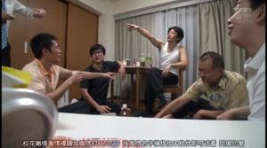 Японка предоставляет сексуальные услуги пьяным мужчинам на мальчишниках - скриншот #10