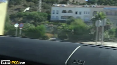 Dois paqueradores fodem uma jovem espanhola juntos — captura 