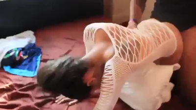 Mulher negra sexy com duas amigas — captura 